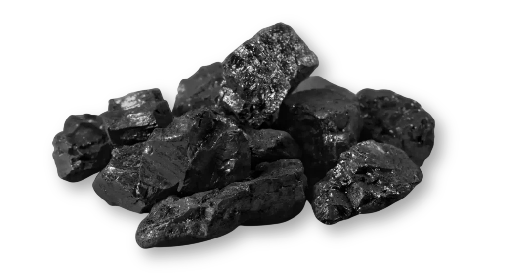 Kawałki węgla opałowego bez tła. Węgiel o wysokiej jakości, przeznaczony do efektywnego ogrzewania domów i budynków.